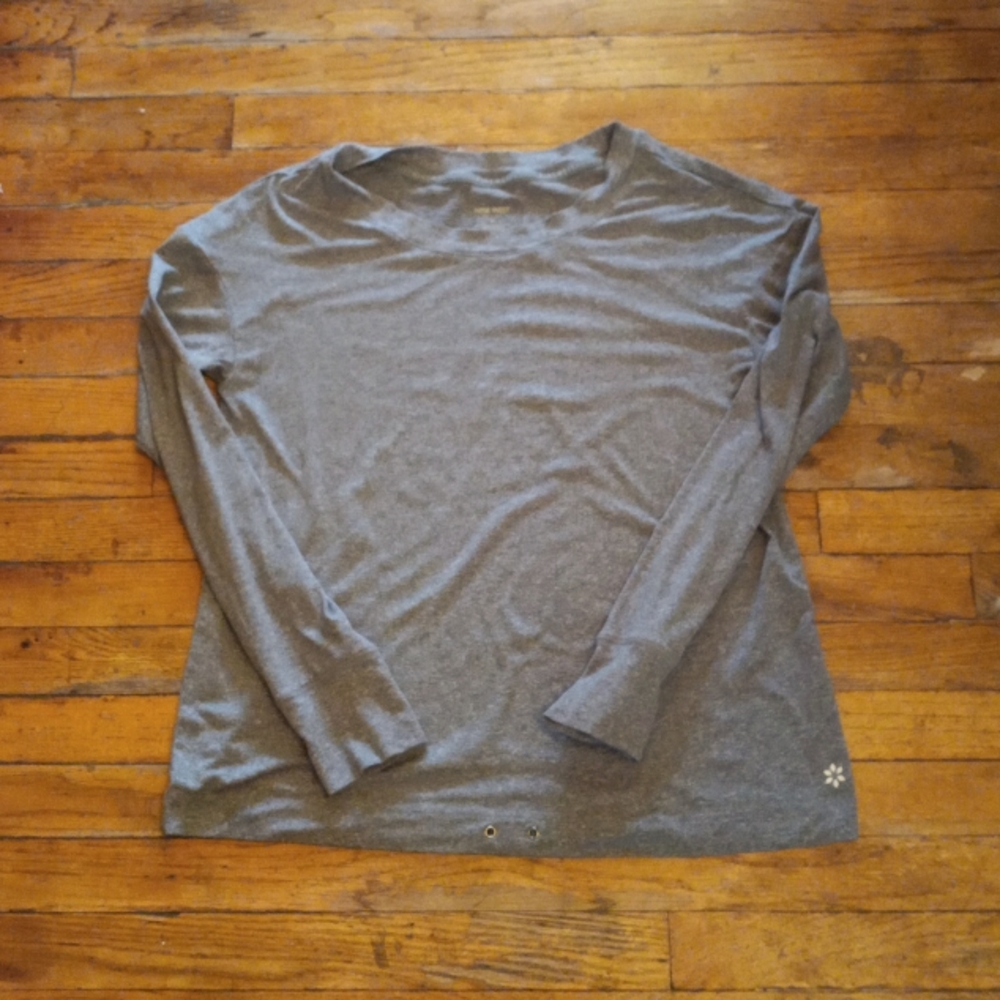Ninewest Active Gray Longsleeve medium top. Very soft and stretchy.